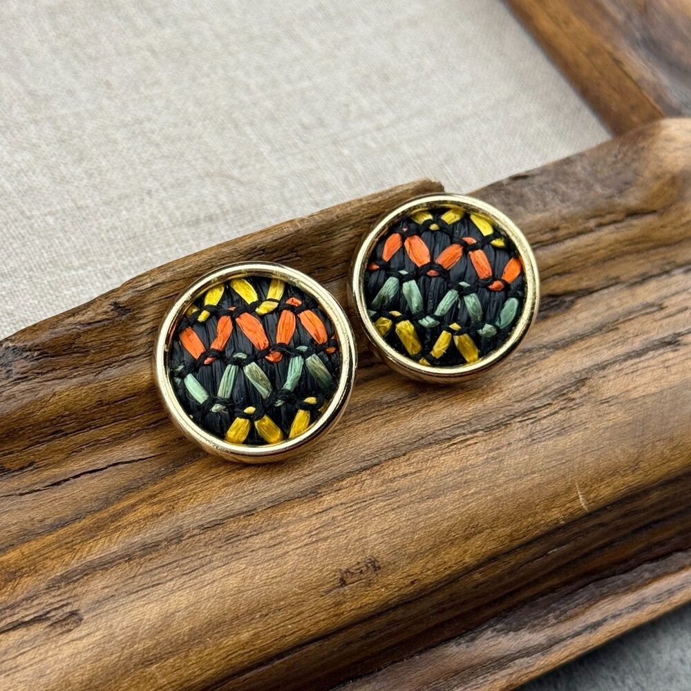 Sarah Coventry Round Raffia Weave Button Style Gold-tone Clip-on Earrings VTG